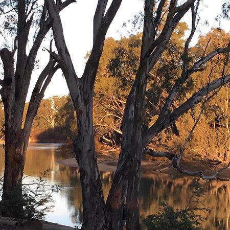 Deniliquin Riverside Caravan Park Bagian luar foto