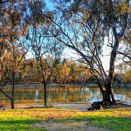 Deniliquin Riverside Caravan Park Bagian luar foto