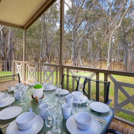 Deniliquin Riverside Caravan Park Bagian luar foto