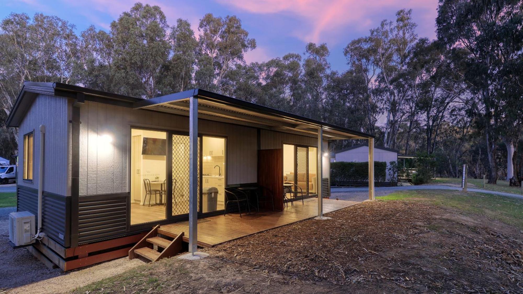 Deniliquin Riverside Caravan Park Bagian luar foto