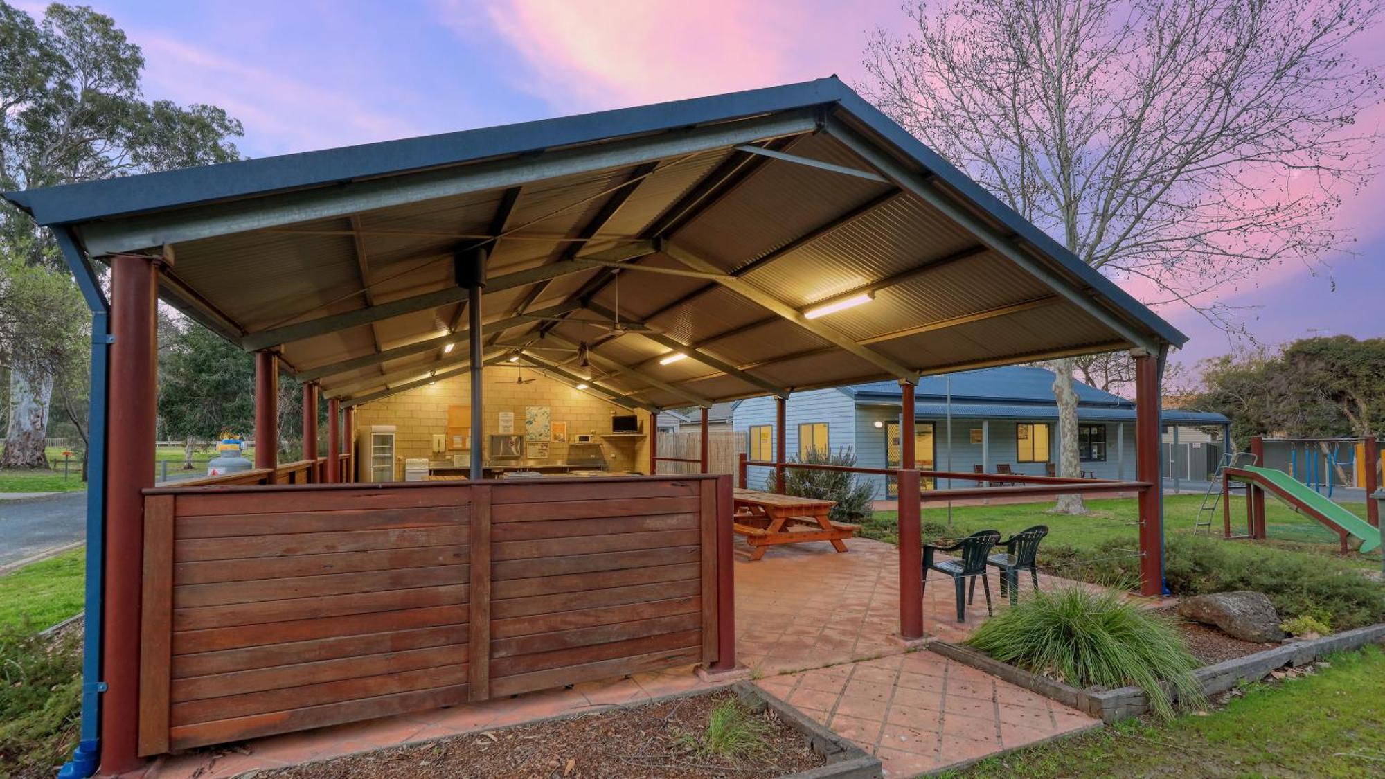 Deniliquin Riverside Caravan Park Bagian luar foto