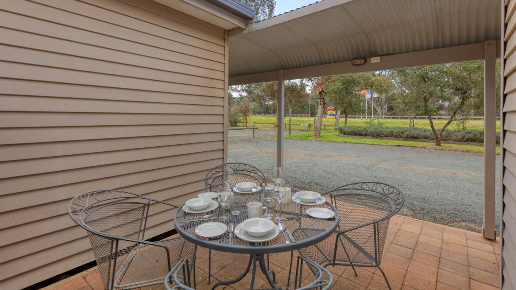 Deniliquin Riverside Caravan Park Bagian luar foto