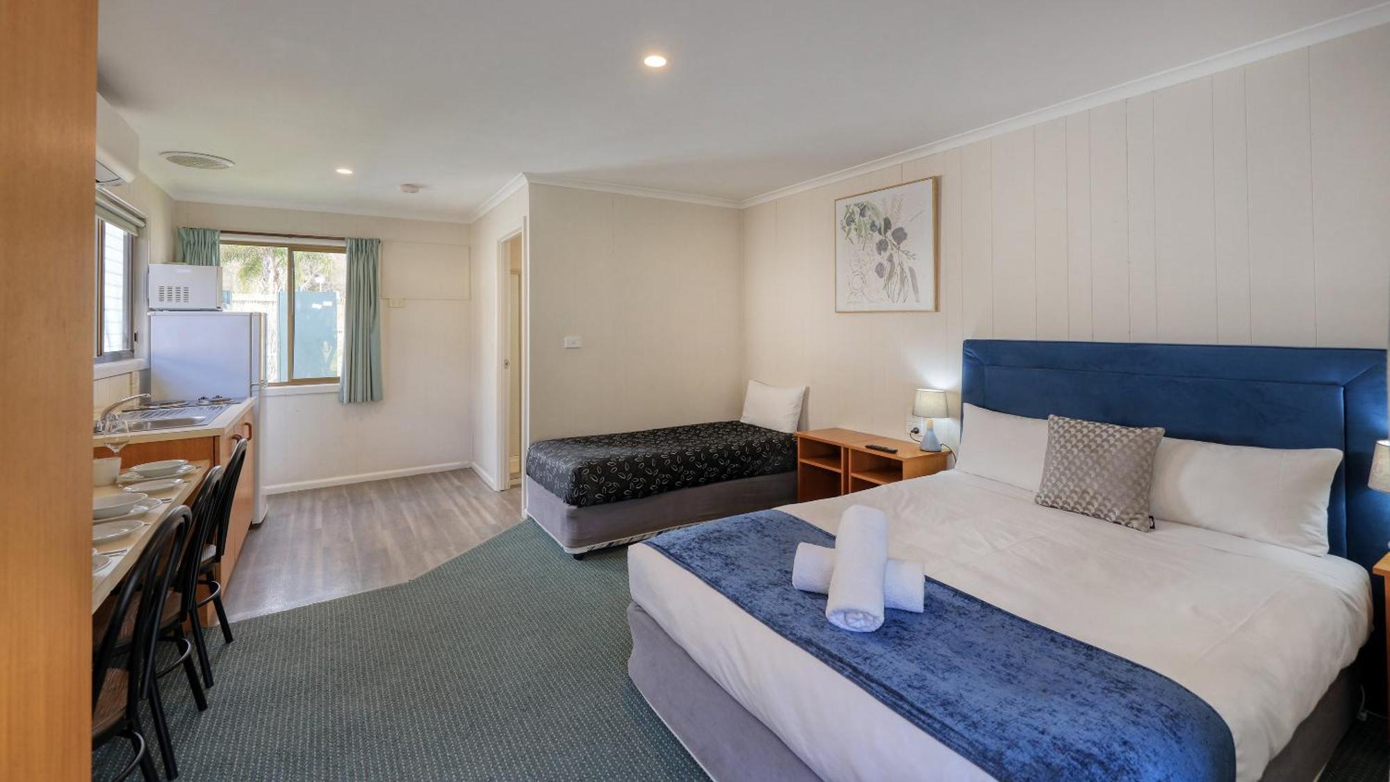Deniliquin Riverside Caravan Park Bagian luar foto