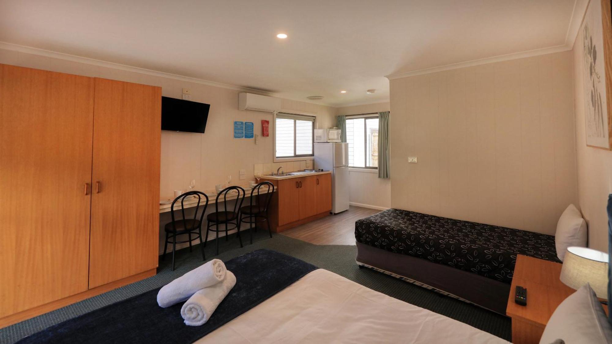 Deniliquin Riverside Caravan Park Bagian luar foto