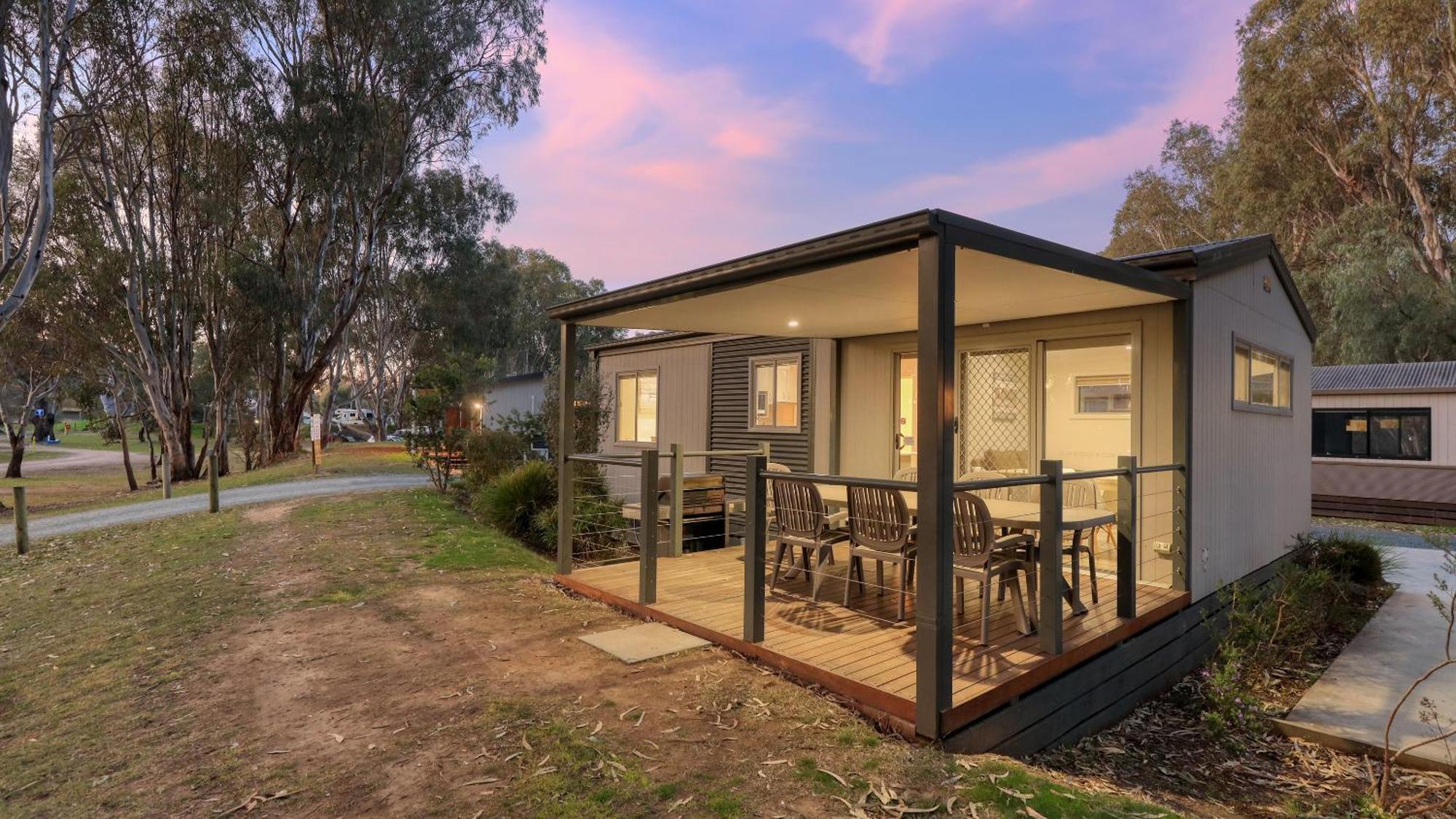 Deniliquin Riverside Caravan Park Bagian luar foto