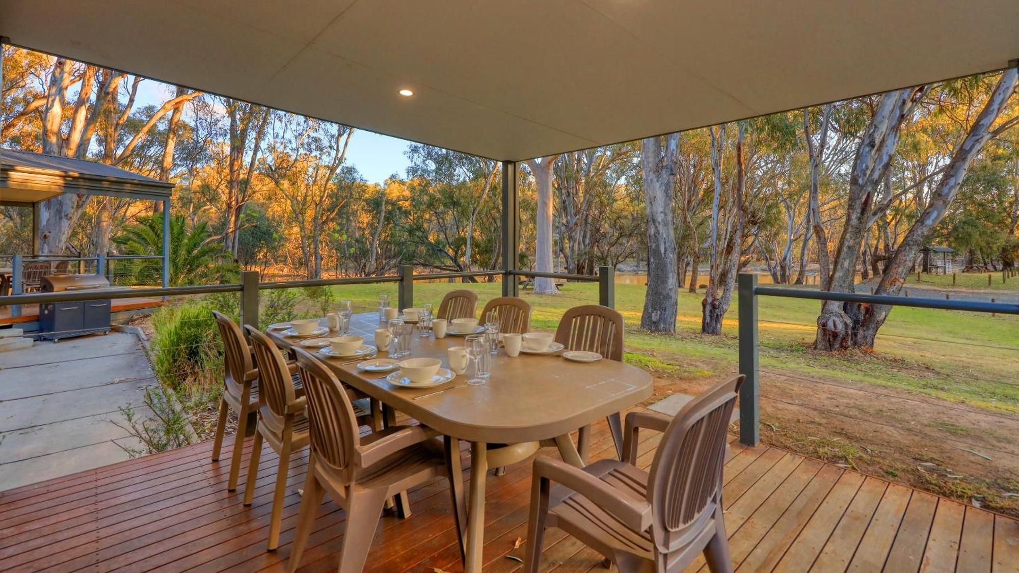 Deniliquin Riverside Caravan Park Bagian luar foto