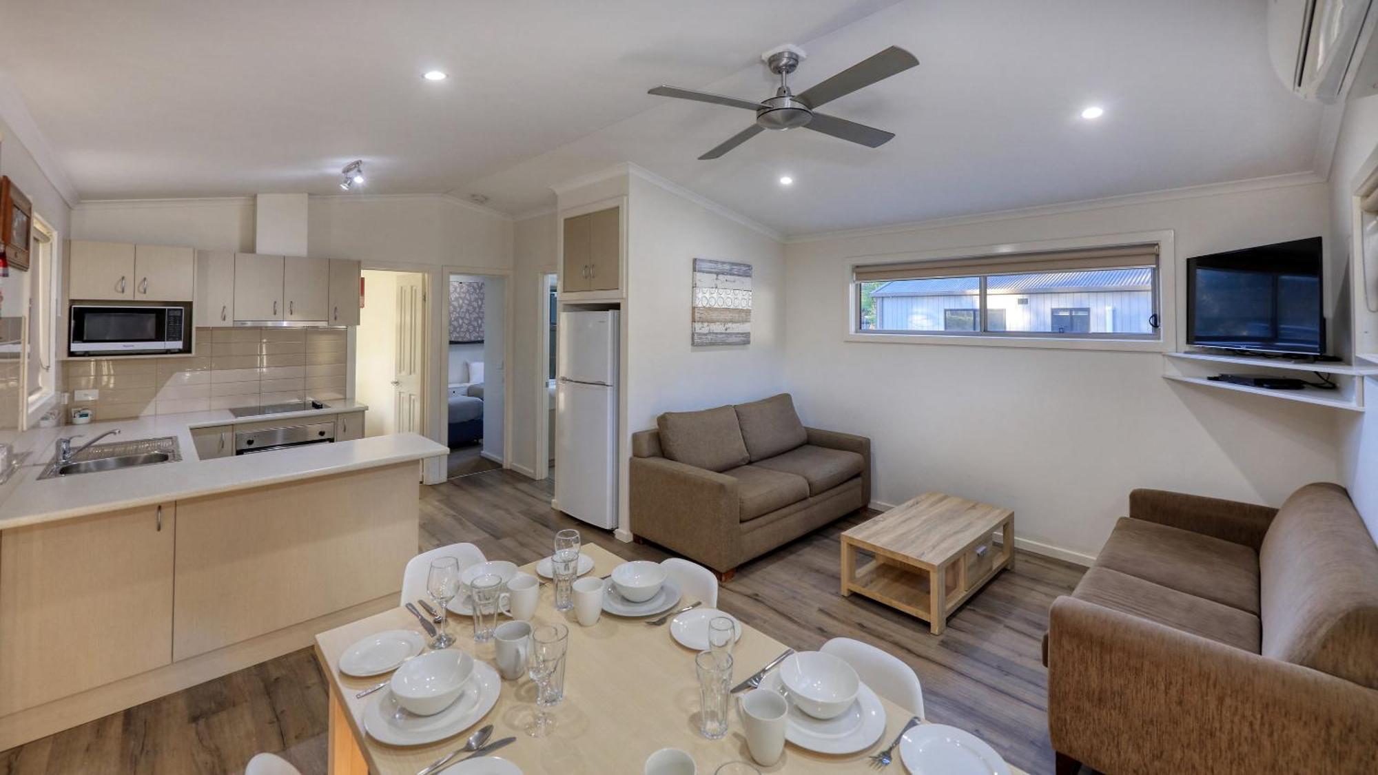 Deniliquin Riverside Caravan Park Bagian luar foto
