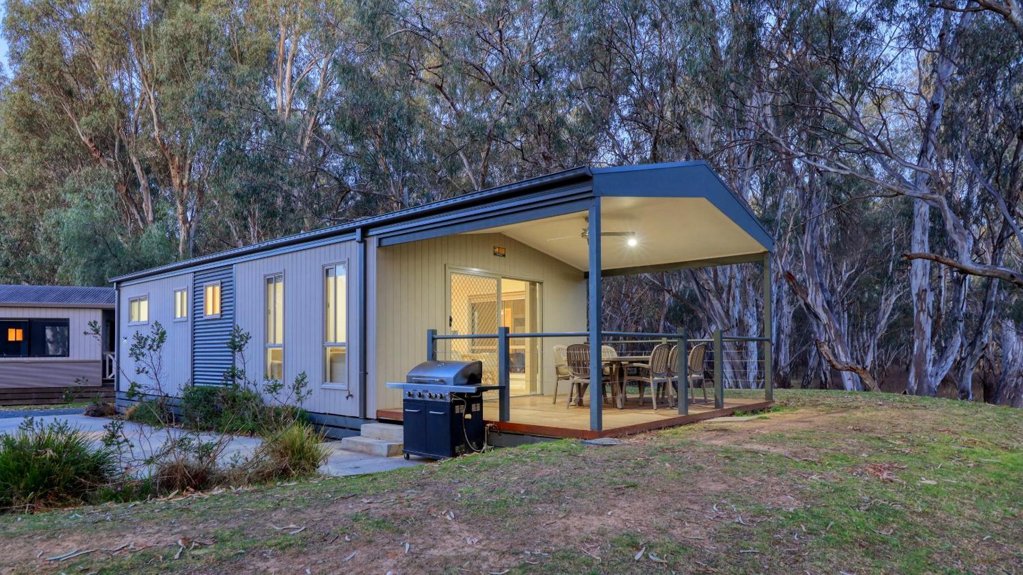Deniliquin Riverside Caravan Park Bagian luar foto
