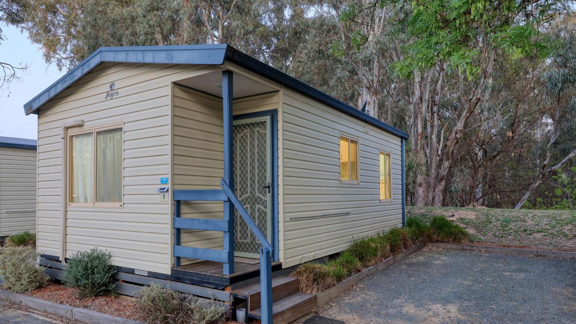 Deniliquin Riverside Caravan Park Bagian luar foto