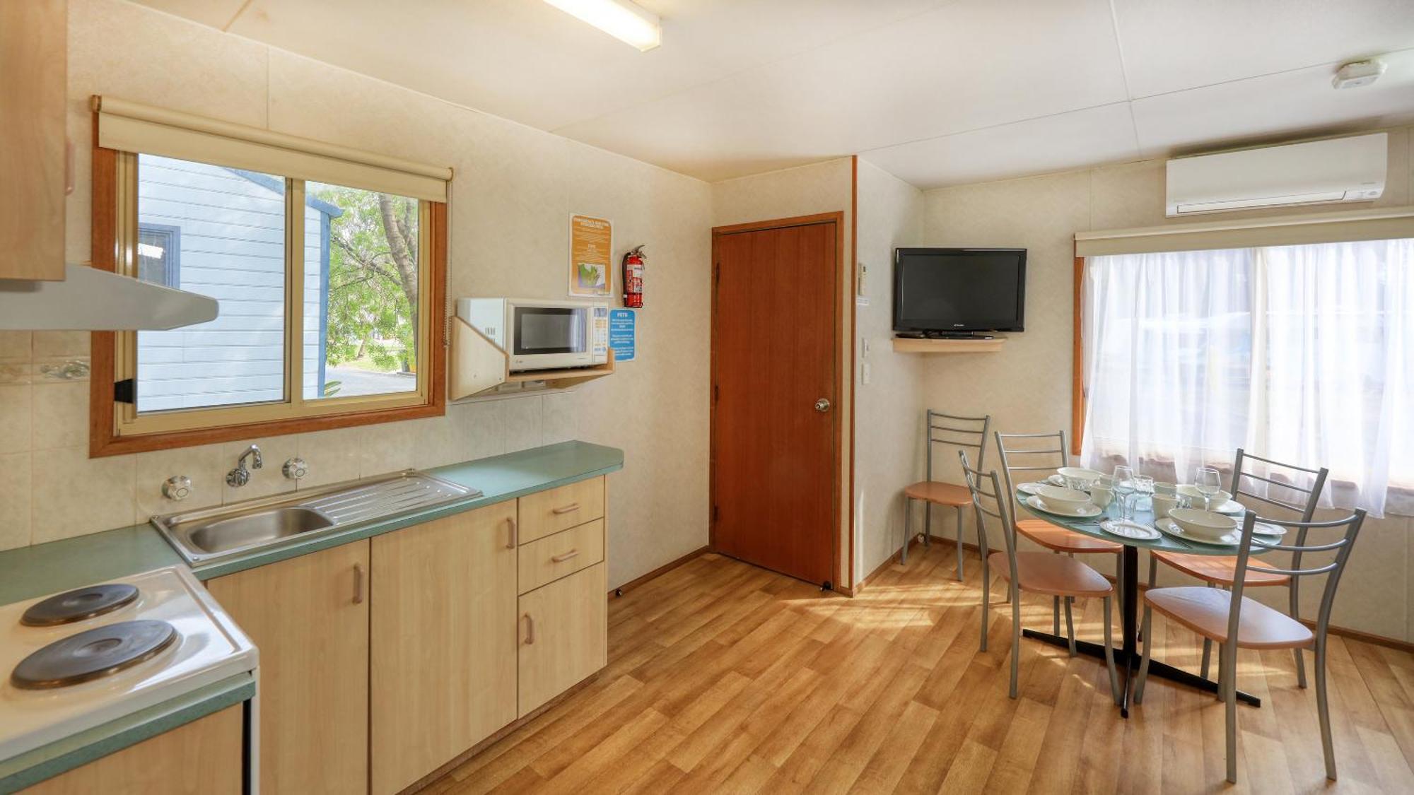 Deniliquin Riverside Caravan Park Bagian luar foto