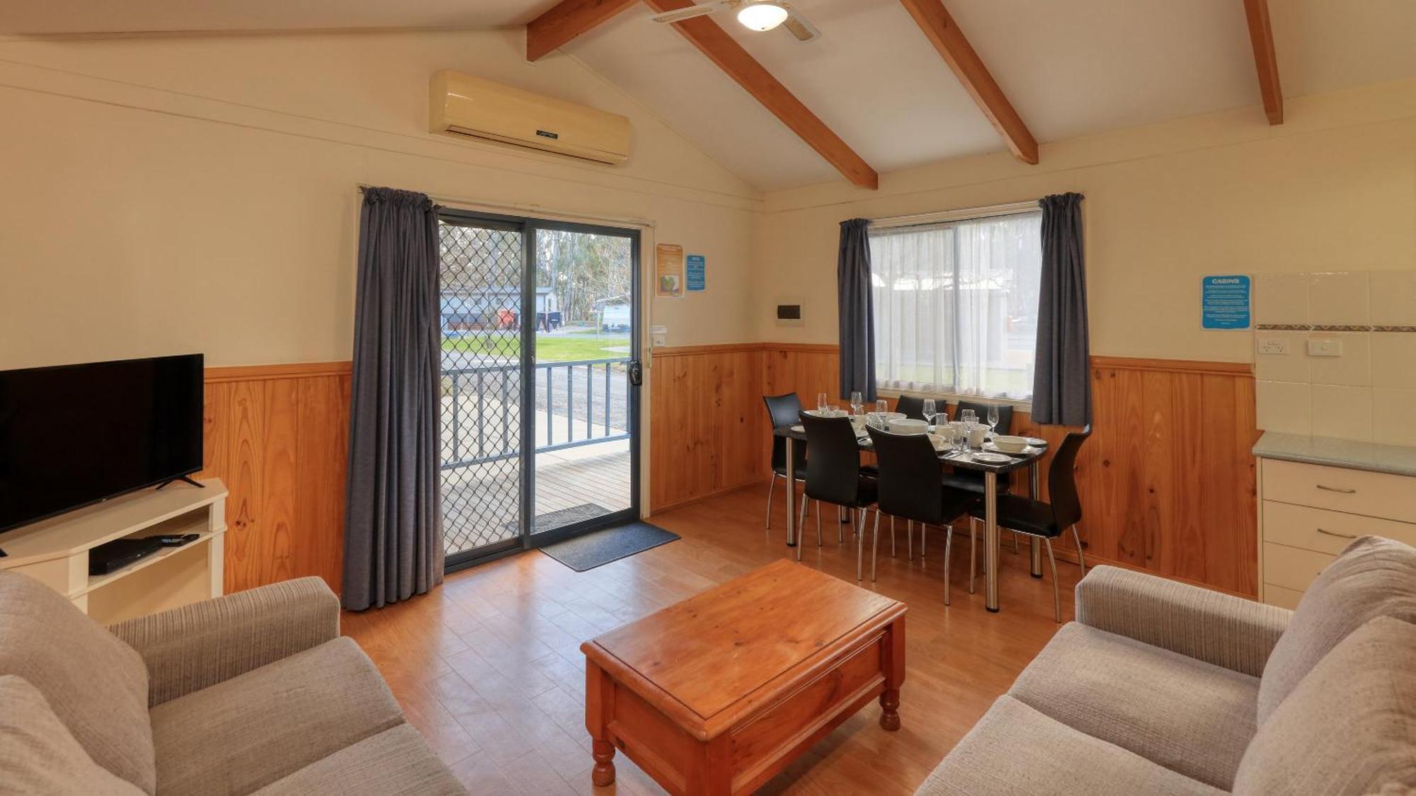 Deniliquin Riverside Caravan Park Bagian luar foto