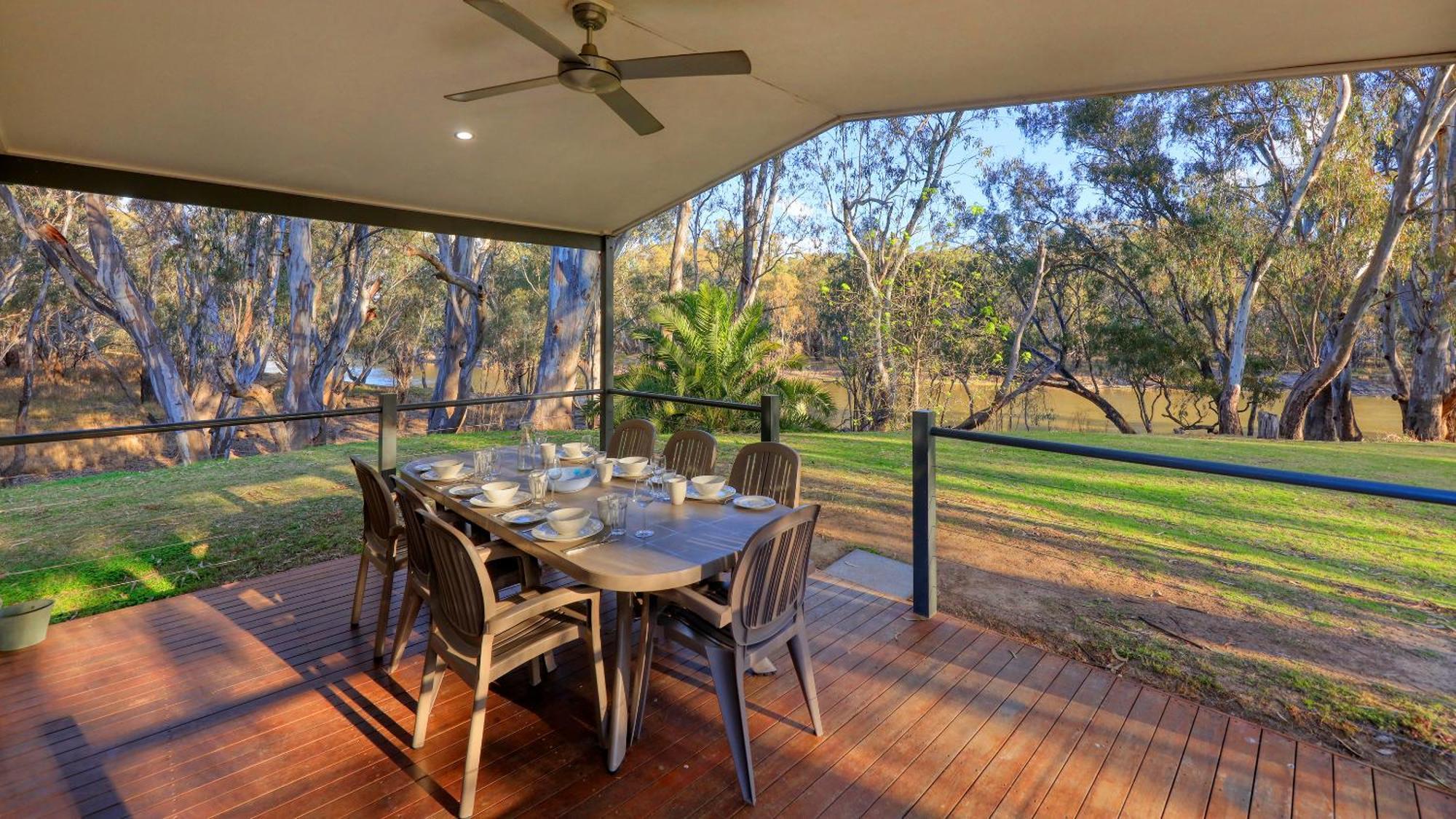 Deniliquin Riverside Caravan Park Bagian luar foto