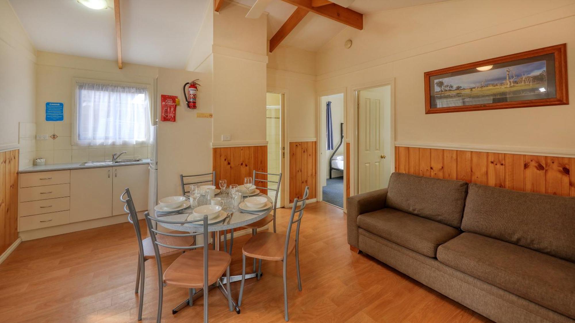 Deniliquin Riverside Caravan Park Bagian luar foto