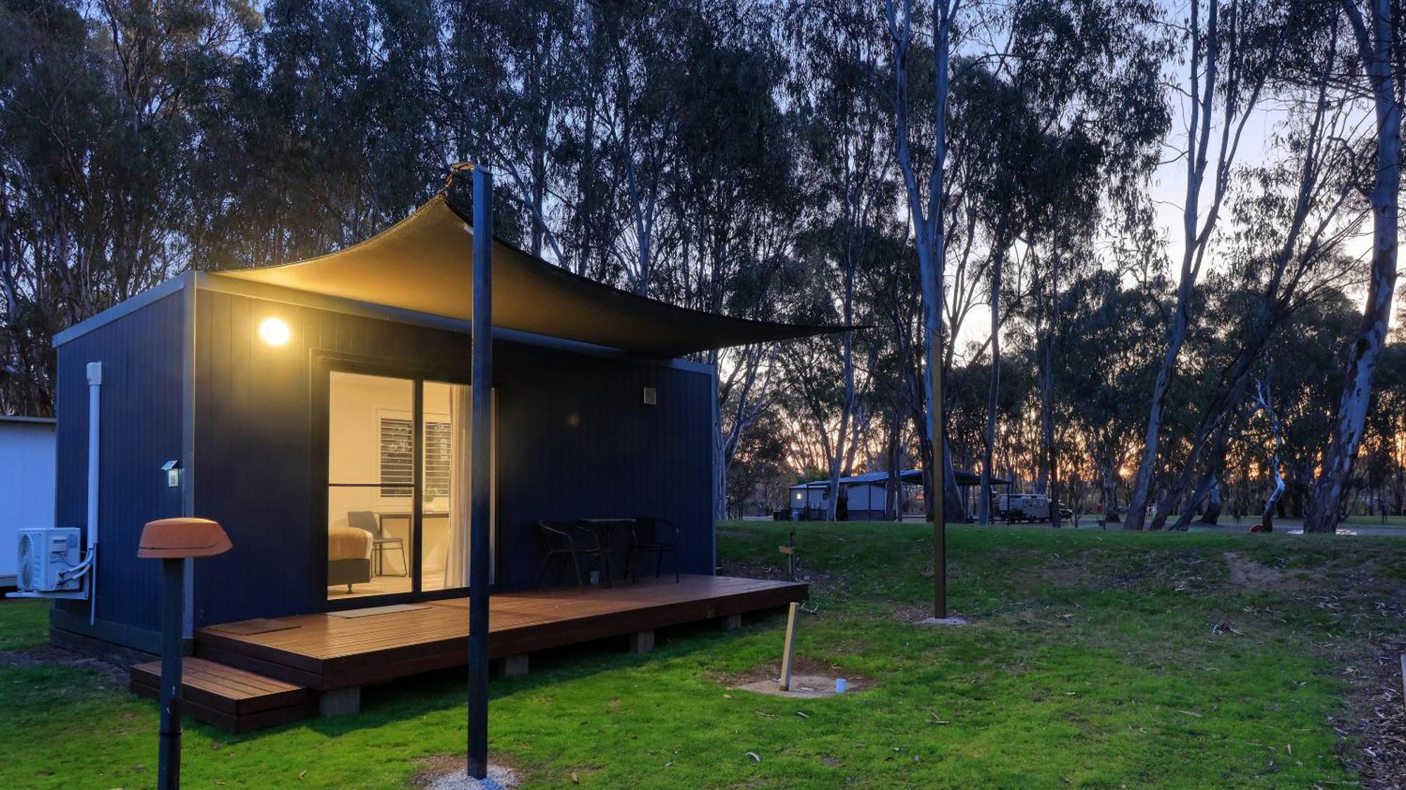 Deniliquin Riverside Caravan Park Bagian luar foto