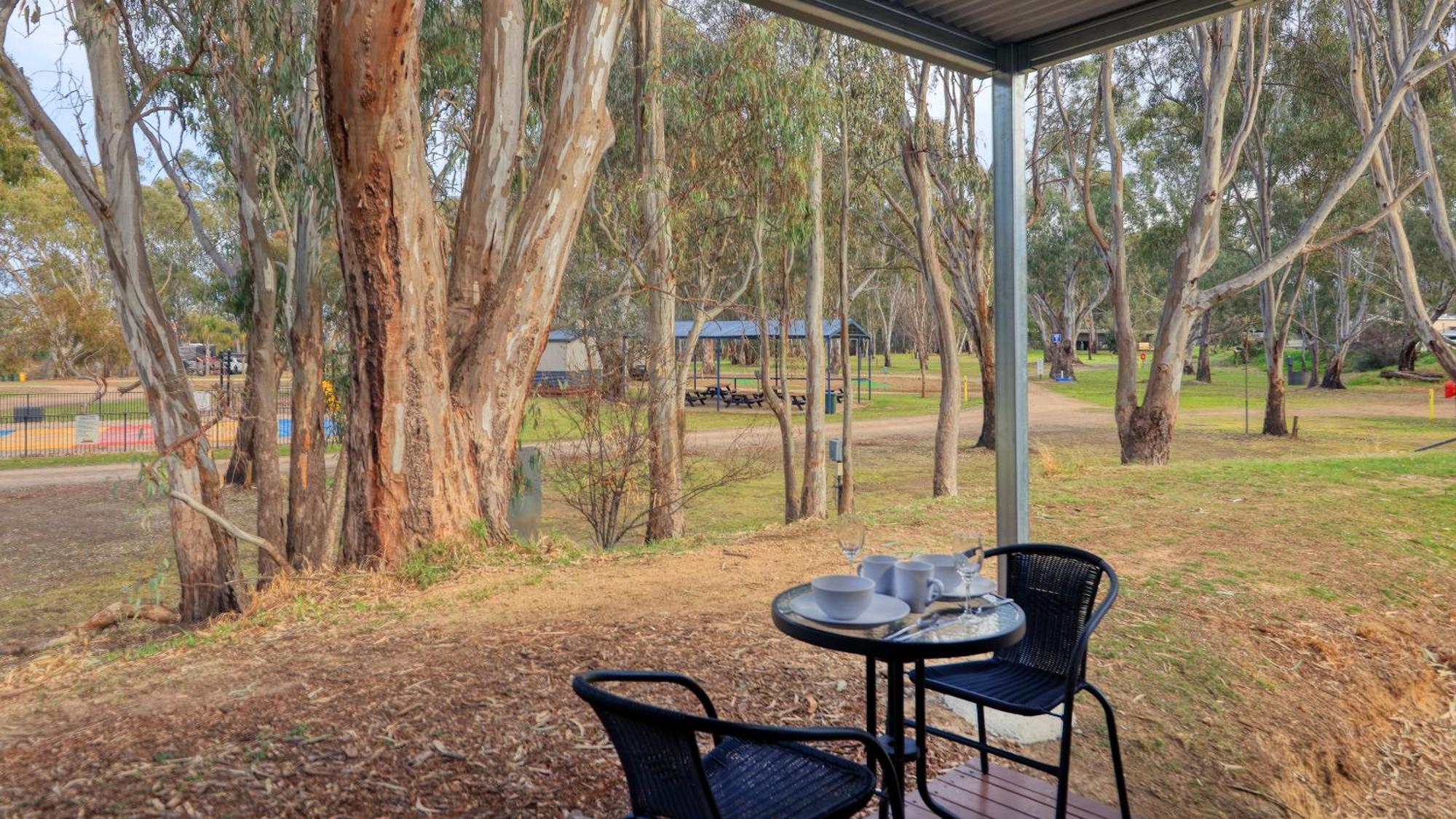 Deniliquin Riverside Caravan Park Bagian luar foto