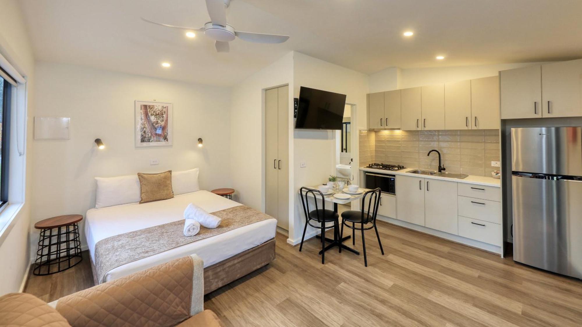 Deniliquin Riverside Caravan Park Bagian luar foto