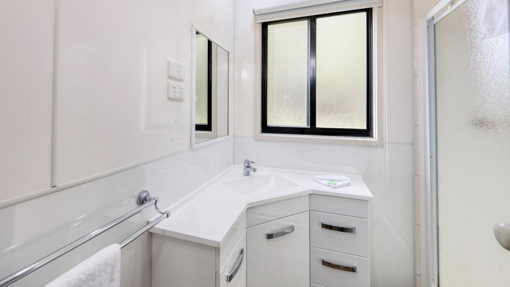 Deniliquin Riverside Caravan Park Bagian luar foto