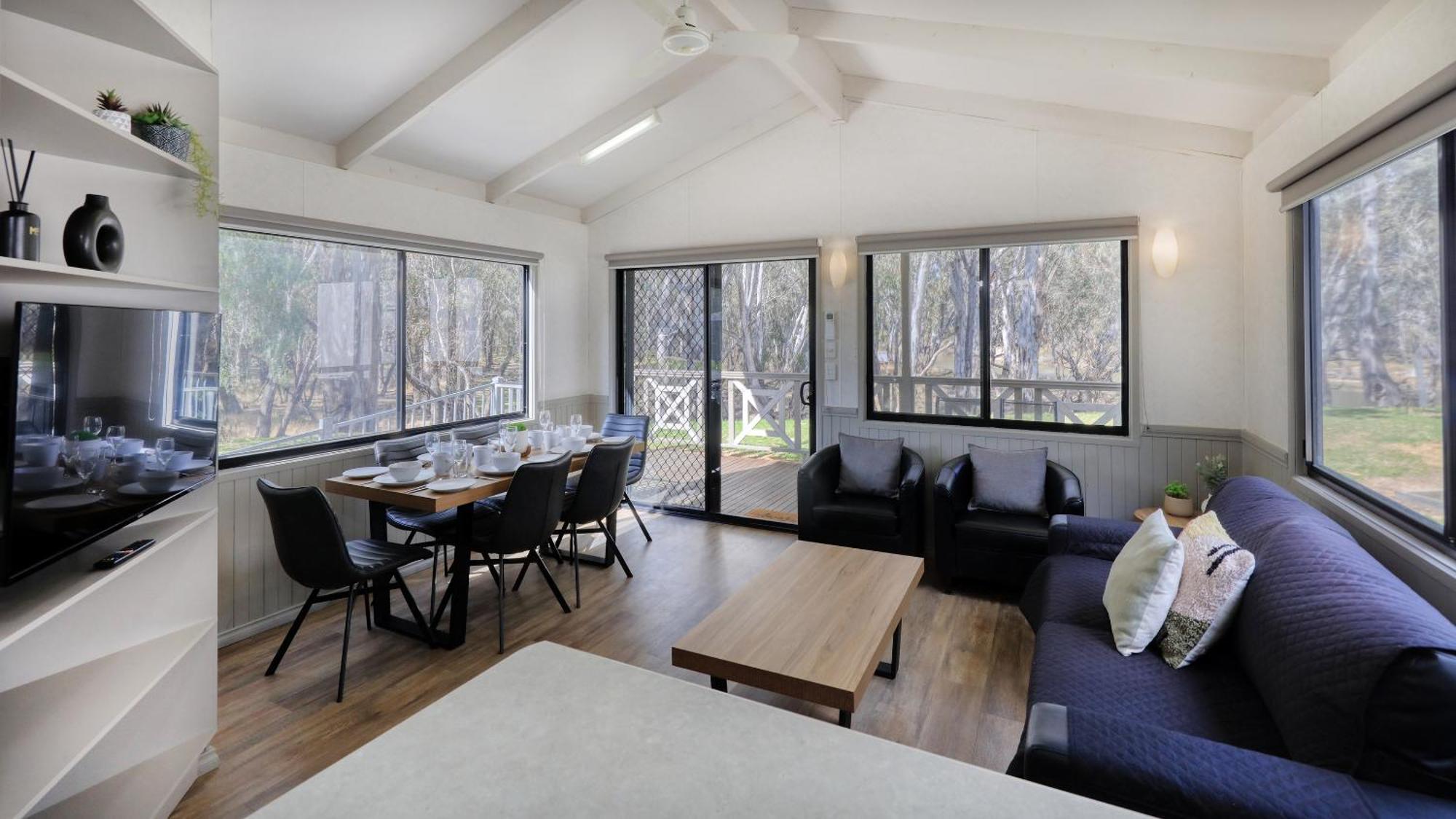 Deniliquin Riverside Caravan Park Bagian luar foto