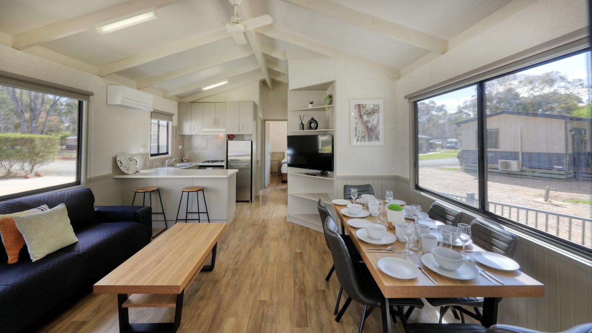 Deniliquin Riverside Caravan Park Bagian luar foto