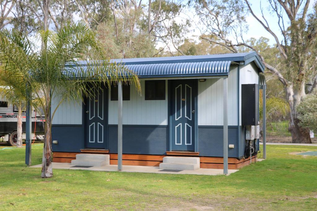 Deniliquin Riverside Caravan Park Bagian luar foto