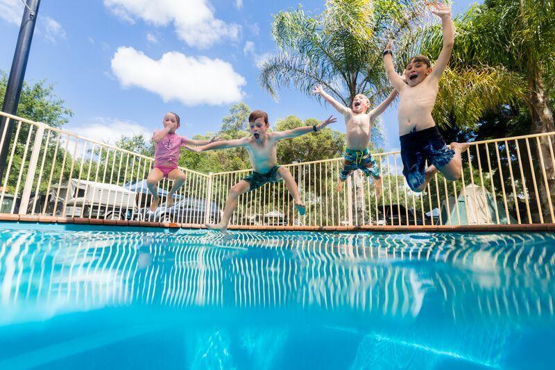 Deniliquin Riverside Caravan Park Bagian luar foto